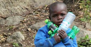 Refugiados en Palabek: Oline, el reciclador más generoso