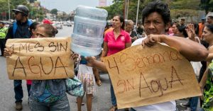 Los Salesianos ofrecen agua para calmar la sed de Venezuela