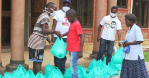 La atención a los niños de la calle en Uganda mientras el coronavirus bloquea el país