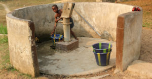 La solidaridad salesiana ayuda a más comunidades de Nigeria con el programa ‘Agua limpia’ y la excavación de nuevos pozos