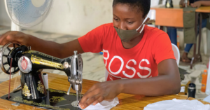 Formación y trabajo en el sector textil para menores y jóvenes en situación de vulnerabilidad en Nigeria