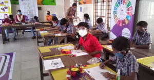 Zona de aprendizaje feliz en el colegio Don Bosco Puthuppally (India) en la vuelta a las aulas tras la pandemia