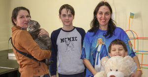 Emergencia Ucrania. Marina con su gato y Sofía con sus hijos, dos amigas de Kiev reunidas en Cracovia