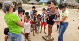 Combatir la desnutrición infantil entre la población indígena xavante brasileña de la Amazonía