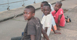 Menores en situación de calle: la vida en constante peligro de más de 100 millones de niños y niñas en el mundo