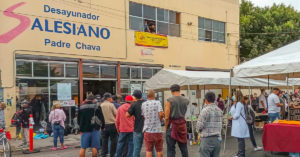Esperanza en las fronteras: la labor de los voluntarios en el Desayunador Padre Chava de Tijuana (México)