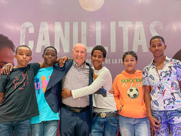 Los protagonistas de ‘Canillitas’ arropan la presentación del documental contra el trabajo infantil en Santo Domingo