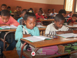 Una nueva vida para 800 niños, niñas y jóvenes que frecuentan el oratorio de Ankililoaka (Madagascar)