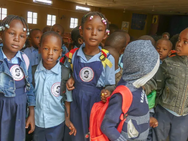 Construcción de con comedor y una enfermería escolar en Chad